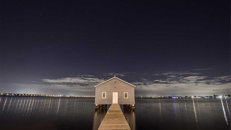 Forex trading charts on multiple screens