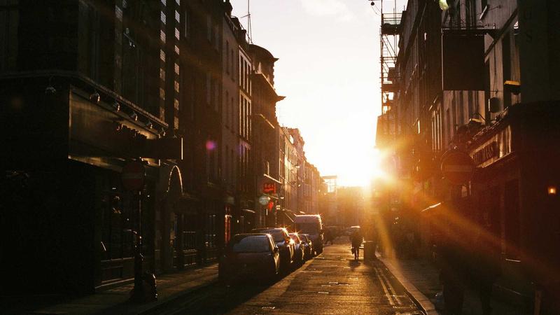 Chart illustrating a false breakout and price reversal