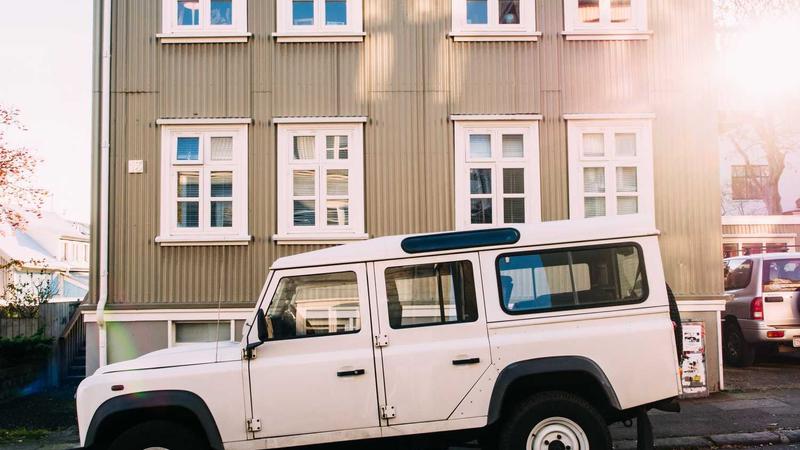 Traders using automated trading platform on laptop